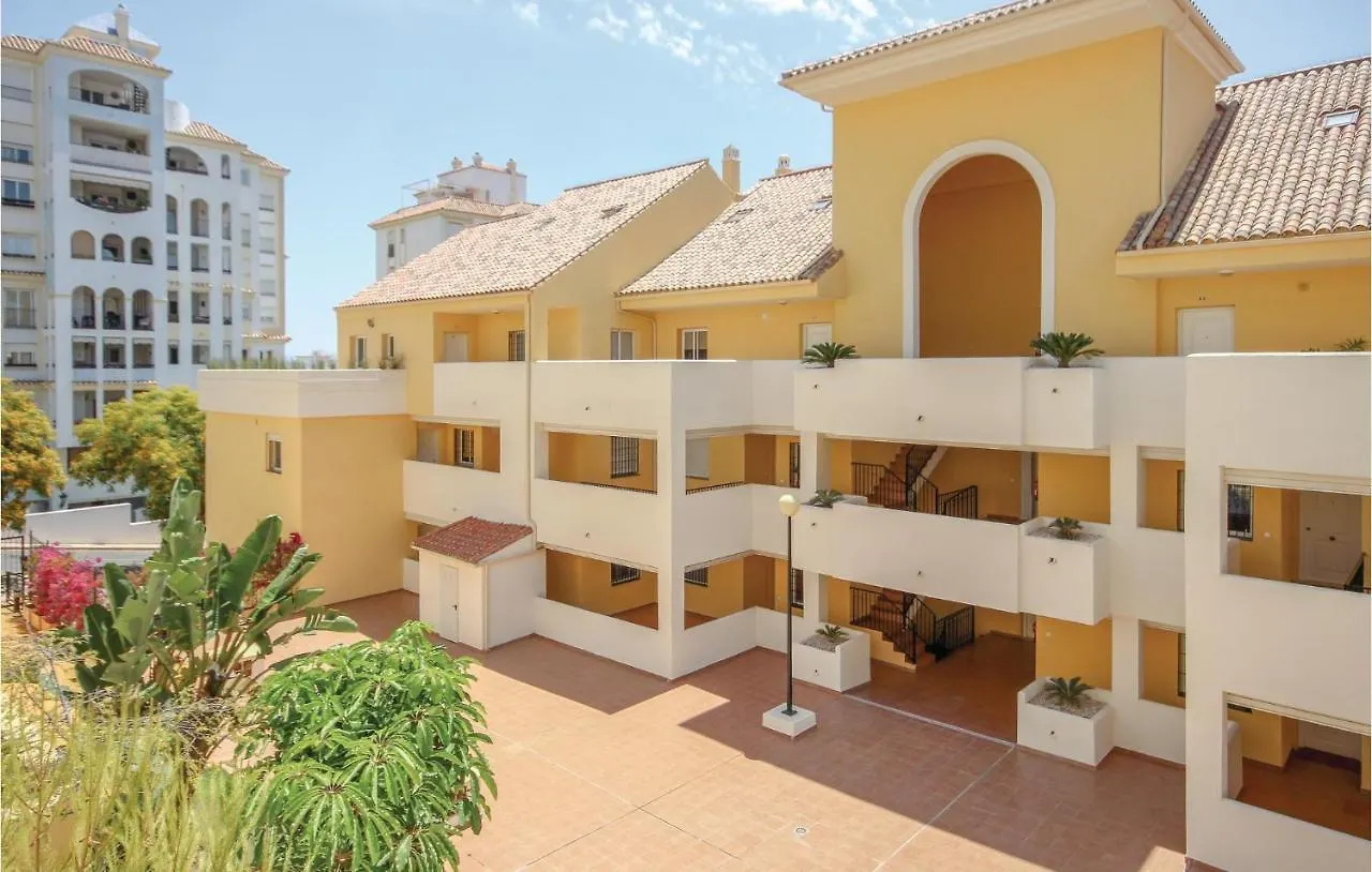 Cozy Apartment In Estepona With Kitchenette 0*,