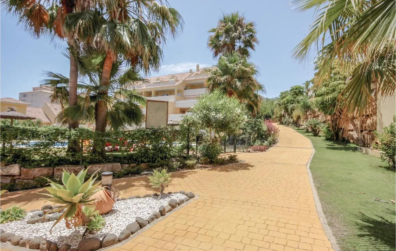 Cozy Apartment In Estepona With Kitchenette
