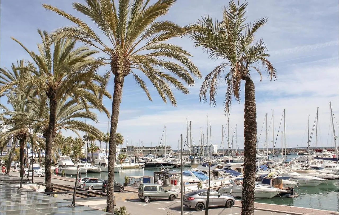 Cozy Apartment In Estepona With Kitchenette