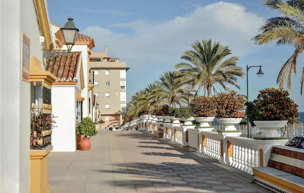 Cozy Apartment In Estepona With Kitchenette